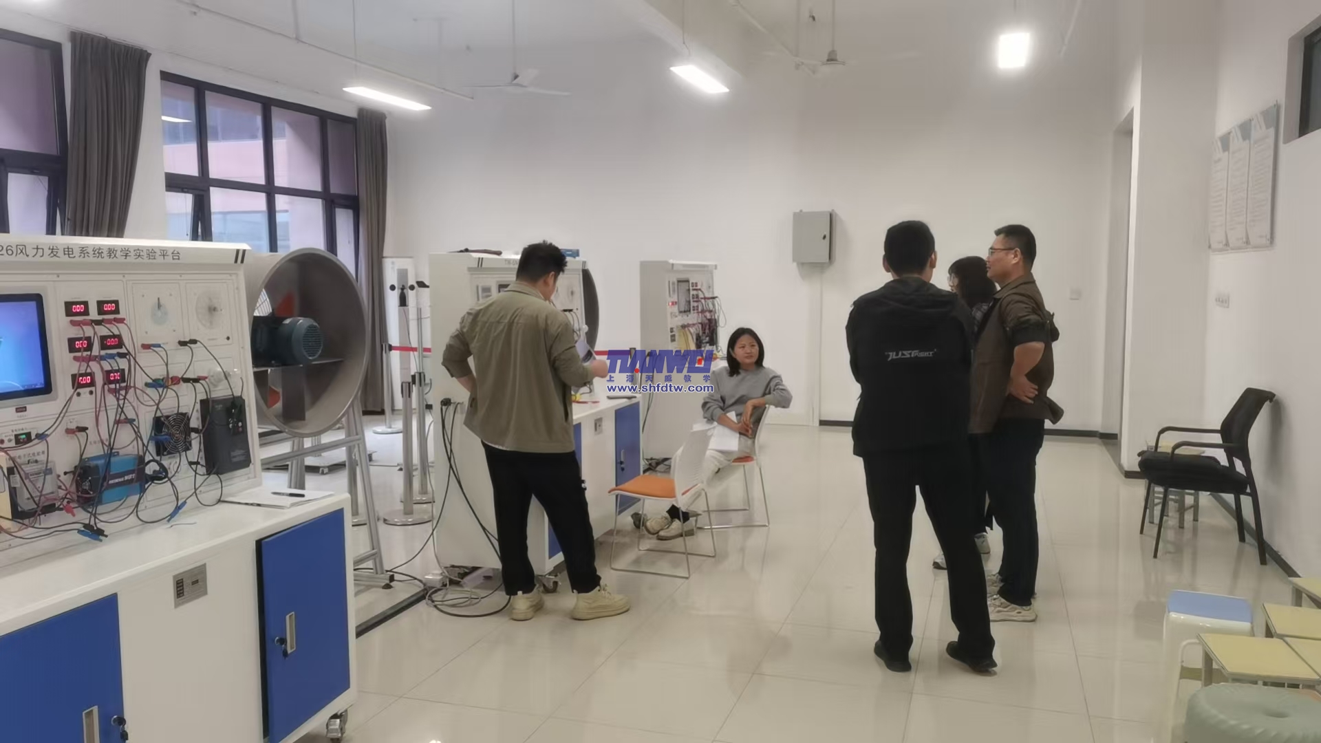 鄭州城建職業(yè)學院TW-SNY26風力發(fā)電系統(tǒng)教學實驗平臺